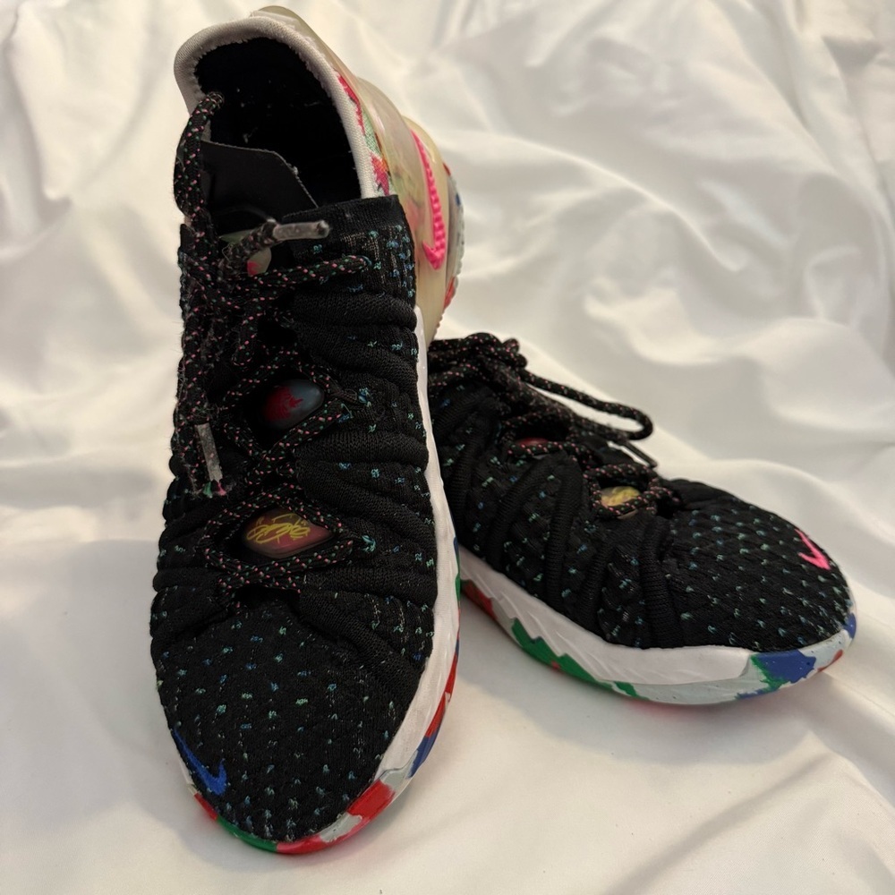 GUC Nike LeBron 18 GS 'James Gang' Basketball Shoes
CW2760-002